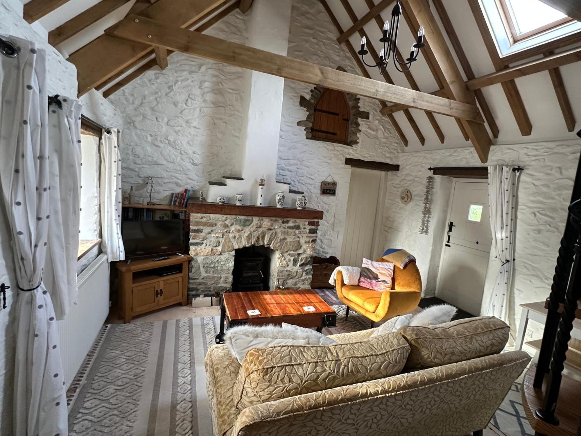 The Dairy @ Trefechan Wen Goodwick Exteriör bild